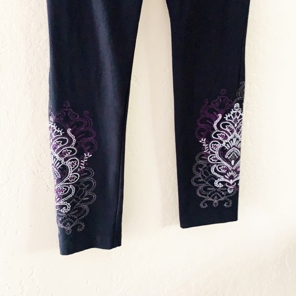 Chico’s a energy Medallion Embroidered Comfort Thick Leggings‎ - Picture 4 of 9